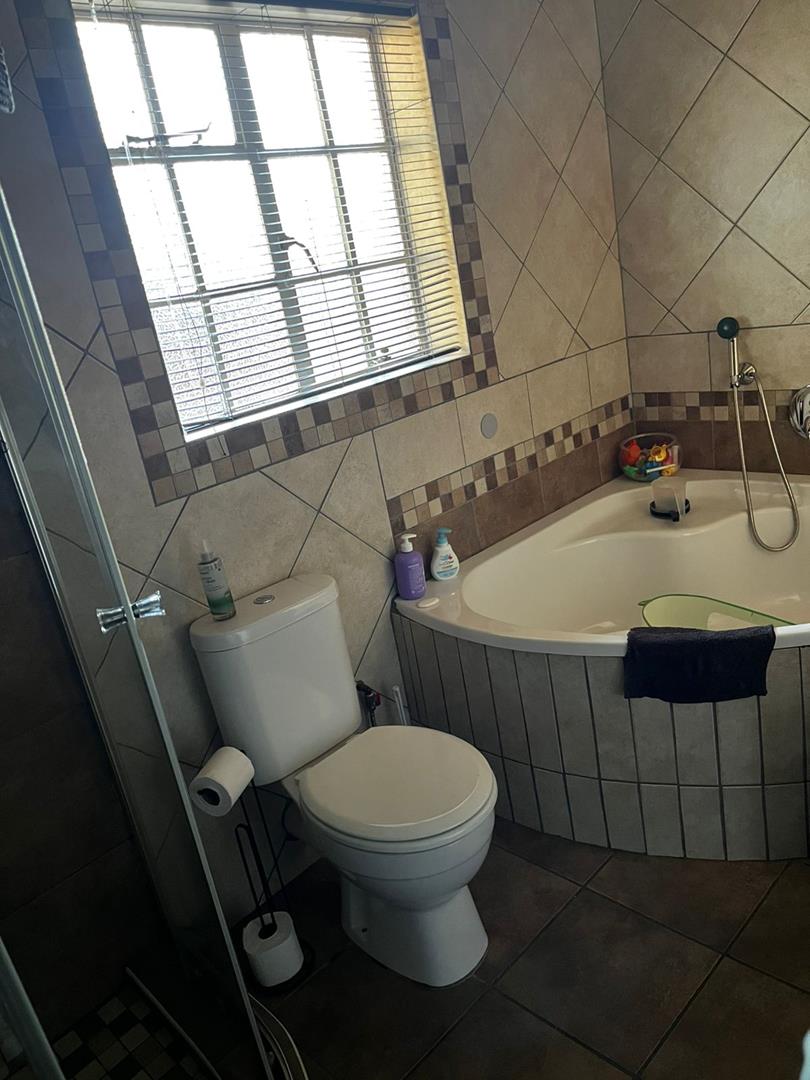 4 Bedroom Property for Sale in Bloemhof North West